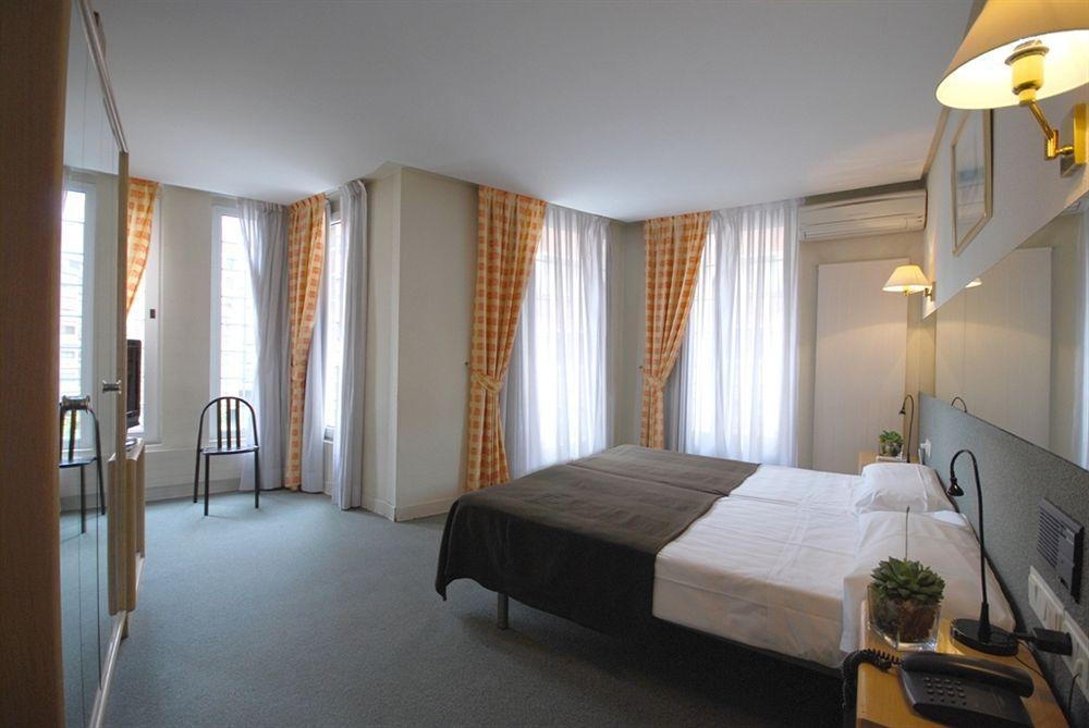 Hotel Avenida Pamplona Room photo