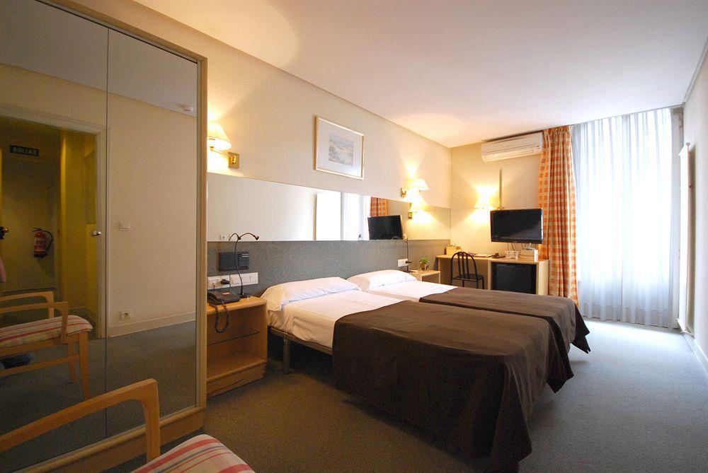 Hotel Avenida Pamplona Room photo